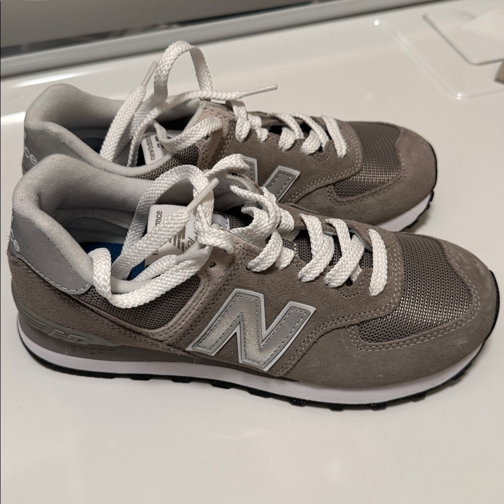 NWOB New Balance 574 Core - Grey/White - 7.5 Women